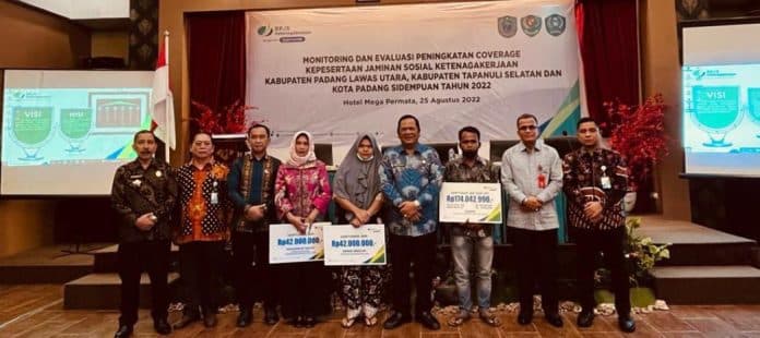 pemko_padangsidempuan_dan_pemkab_tapsel_tampung_rp1_miliar_untuk_iuran_jaminan_sosial_bagi_5000_pekerja_rentan