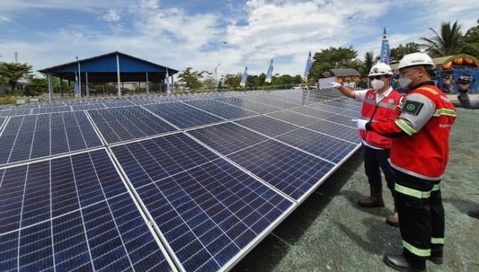 pemprov_jawa_timur_pasang_panel_pembangkit_listrik_tenaga_surya_di_25_pesantren