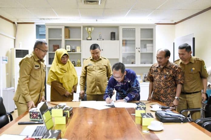 pemprov_sumut_dan_pakpak_bharat_tanda_tangani_nphd_gor_senilai_rp9_miliar
