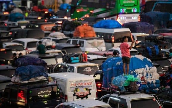 pemudik_ke_sumatera_hampir_tembus_1_juta_orang