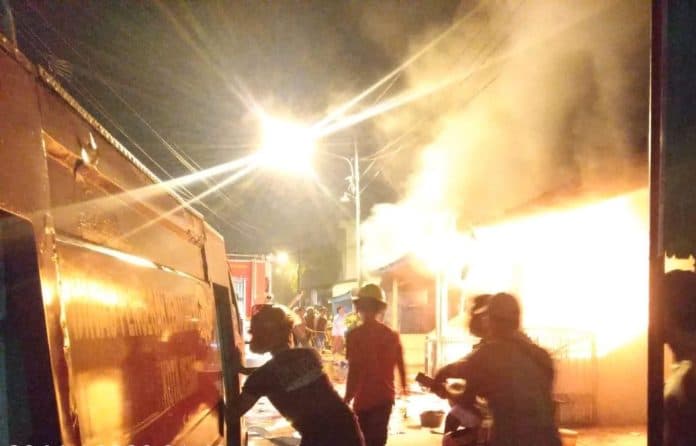 pemukiman_padat_di_medan_terbakar_bpbd_dan_polisi_beda_data