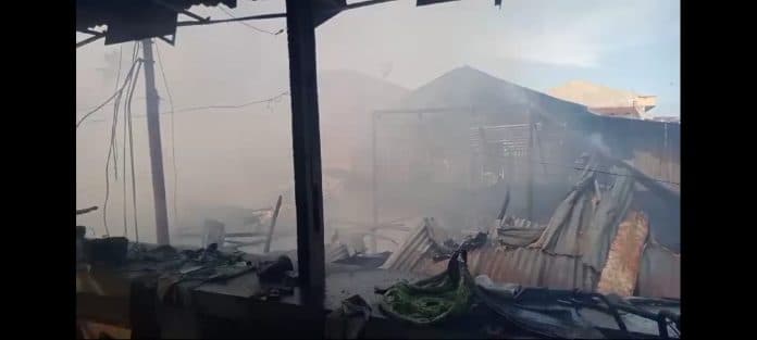 pemukiman_padat_penduduk_di_pulo_brayan_kota_terbakar