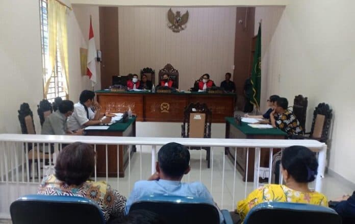 penasihat_hukum_re_siahaan_sesalkan_sikap_kpk_tidak_hadiri_persidangan