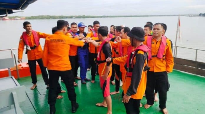 pencarian_abk_km_permata_hijau_yang_hanyut_di_selat_malaka_dilanjutkan_hari_ini