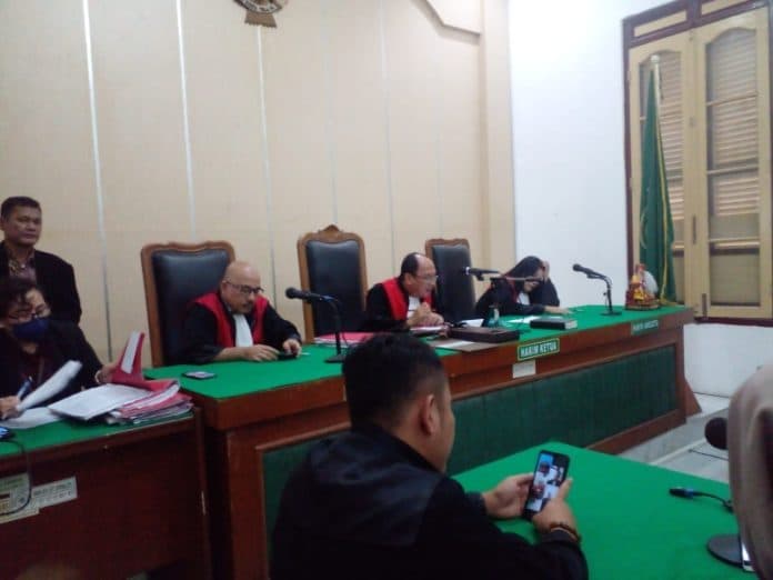 pencuri_kabel_bus_sempati_star_divonis_2_tahun_penjara