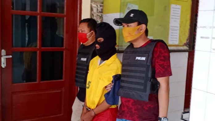 pencuri_modus_congkel_jok_sepedamotor_tertangkap_saat_main_ludo