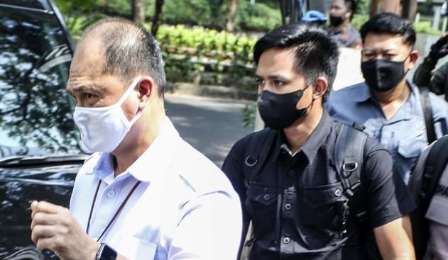 pengacara_bharada_e_senjata_brigadir_j_sengaja_ditembak_ke_dinding