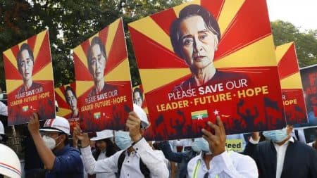 pengadilan_myanmar_tangguhkan_putusan_pertama_sidang_suu_kyi
