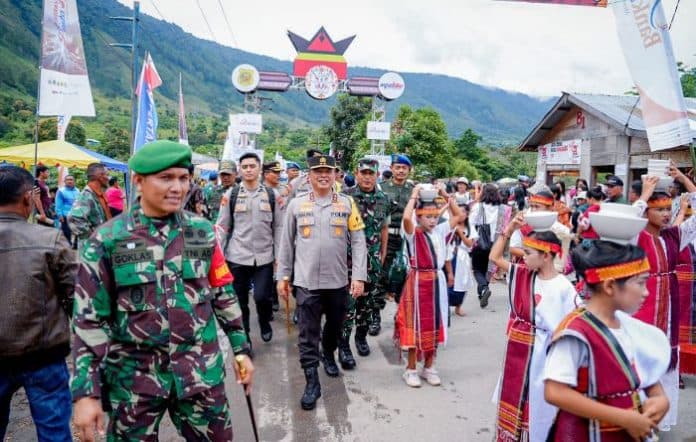 pengamanan_aquabike_polair_polda_sumut_kawal_pebalap_menuju_pantai_silalahi
