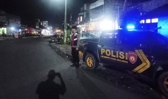 pengamanan_wilayah_dan_minimalisir_kejahatan_polsek_balata_patroli_subuh