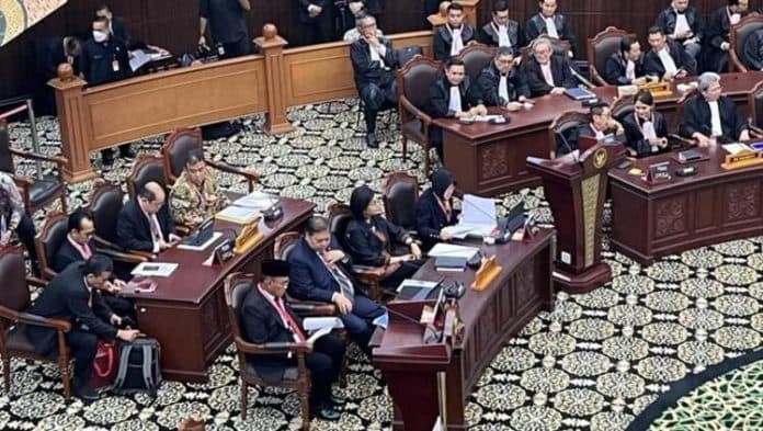 pengamat_ragukan_mk_kabulkan_gugatan_pilpres_anies_dan_ganjar