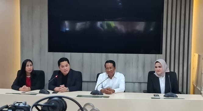 pengambilan_sumpah_wni_hilgers_dan_reijnders_diadakan_di_belanda