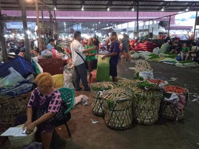 pengaruh_harga_lebih_murah_dan_kualitas_lebih_terjamin_pasar_sayuran_di_mmtc_dipadati_pengunjung