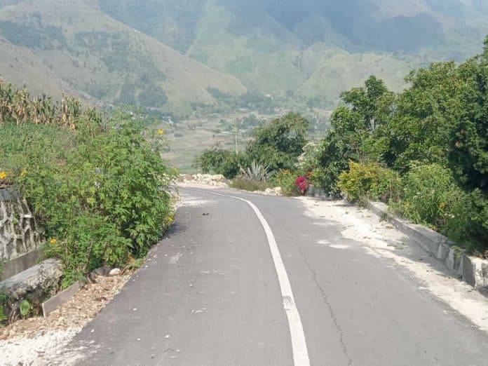 pengaspalan_huta_ginjang_belum_tuntas_plt_kadis_putr_samosir_ngaku_siap_dihukum