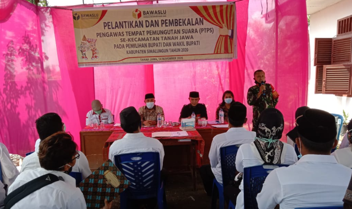 pengawas_tps_se_kecamatan_tanah_jawa_dilantik_dan_dibekali