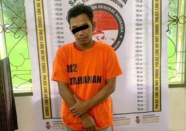 pengedar_narkoba_di_hatonduhan_diboyong_ke_polres_simalungun
