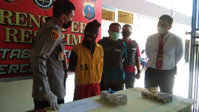 pengedar_sabu_di_tembung_ditangkap_rumah_informan_dilempari