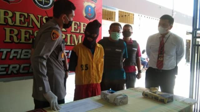 pengedar_sabu_di_tembung_ditangkap_rumah_informan_dilempari