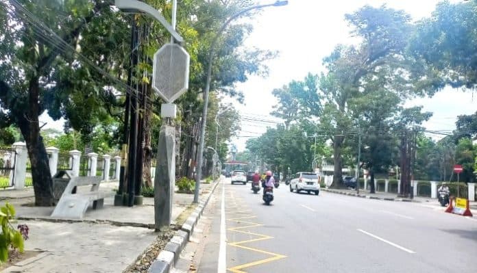 pengembalian_uang_proyek_lampu_pocong_bukan_sebuah_prestasi