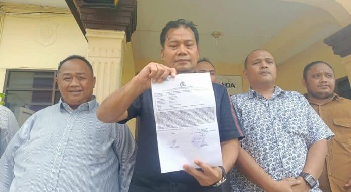 pengempesan_ban_tim_hukum_amin_polisikan_dishub_medan