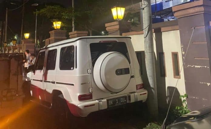 pengemudi_mercedez_tabrak_motor_innova_di_medan_ditetapkan_tersangka