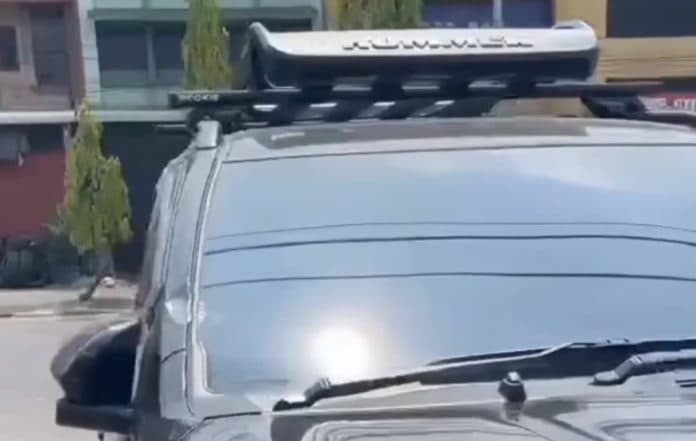 pengendara_mobil_ngaku_dilempar_otk_di_tol_sinaksak_polisi_laporkan
