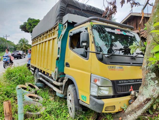 pengendara_motor_tewas_usai_lakalantas_dengan_truk_di_jalinsum_asahan