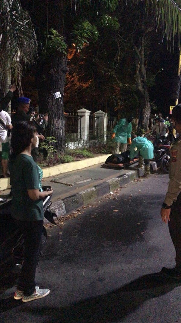 pengendara_sepeda_motor_tiba_tiba_tewas_di_trotoar_jalan_suprapto_medan