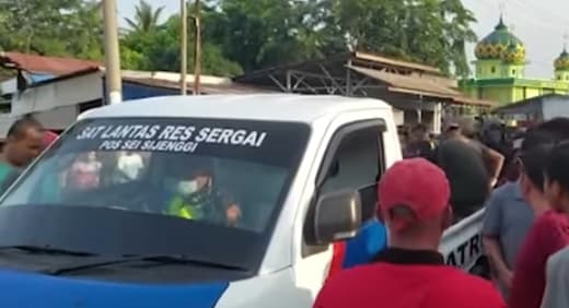 pengendara_sepeda_motor_trail_tewas_dilindas_truk_di_sergai