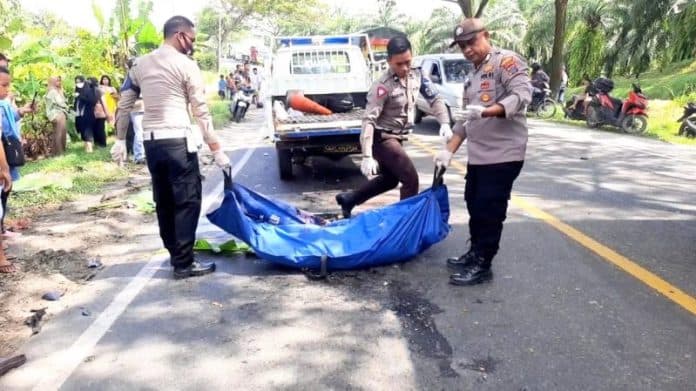pengendara_vario_tewas_usai_ditabrak_truk_di_batu_bara_supir_kabur