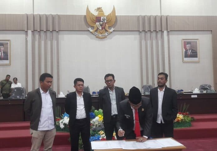 pengesahan_kua_ppas_simalungun_2024_diwarnai_protes_dprd_keluar_dari_rapat