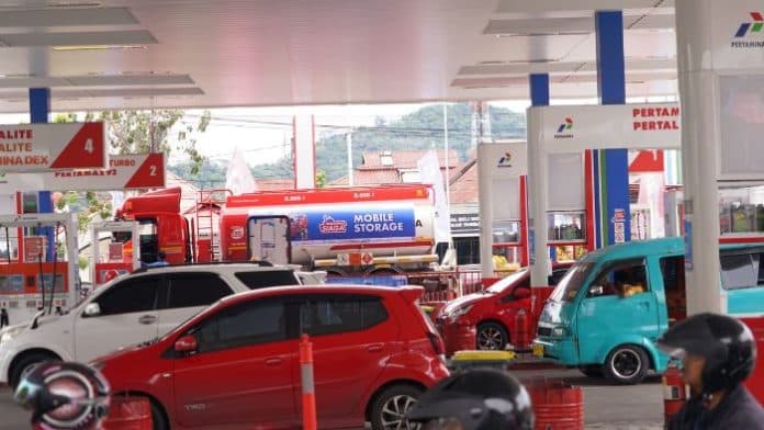 pengganti_pertalite_sudah_dijual_bebas_di_spbu_pertamina_cek_ciri_ciri_bensin_barunya