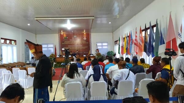 pengundian_nomor_urut_paslon_di_kpu_simalungun_molor