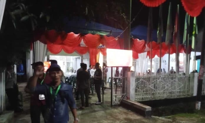 pengundian_nomor_urut_paslon_di_kpu_tapteng_molor