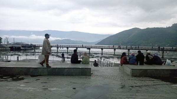 pengunjung_air_mancur_menari_waterfront_city_tembus_42768_orang_selama_libur_lebaran