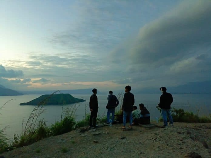 pengunjung_diusir_dari_lokasi_wisata_sipolha_dipaksa_bongkar_tenda_jam_5_pagi