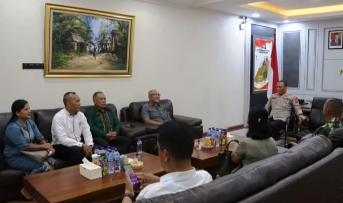 pengurus_gereja_hkbp_ebenezer_mutiara_kisaran_sampaikan_pesan_kepada_kapolres_asahan