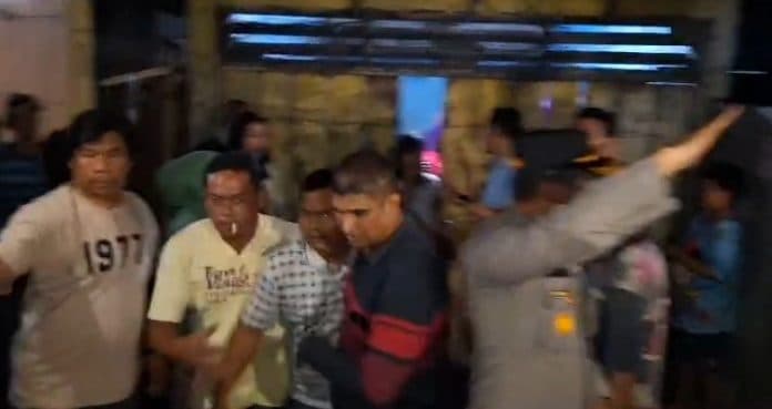 pengusaha_karangan_bunga_di_sunggal_digeruduk_warga_gegara_menistakan_agama