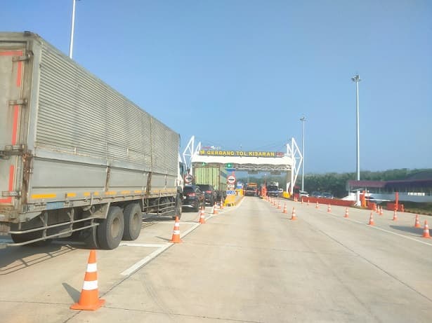 peningkatan_volume_kendaraan_terpantau_di_pintu_tol_kisaran_selama_arus_mudik