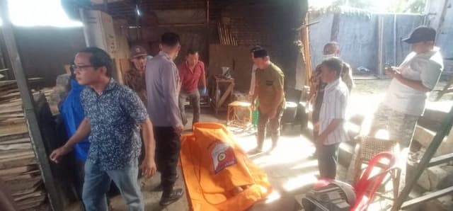penjaga_malam_di_gudang_mebel_jati_mas_siantar_ditemukan_meninggal_dunia