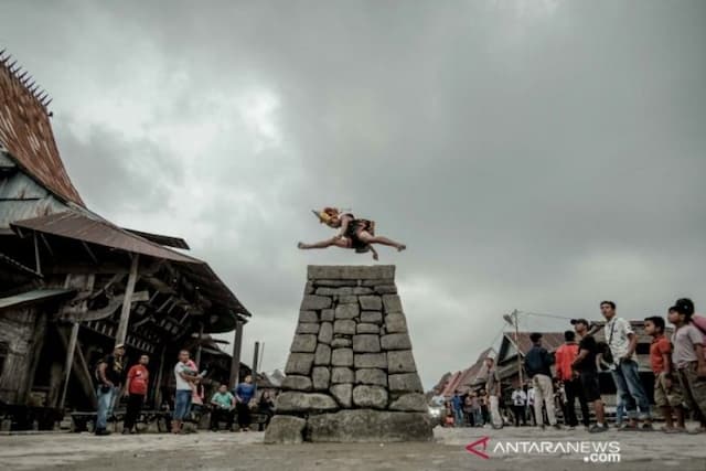 penumpang_masuk_atau_keluar_nias_wajib_swab_dan_isolasi