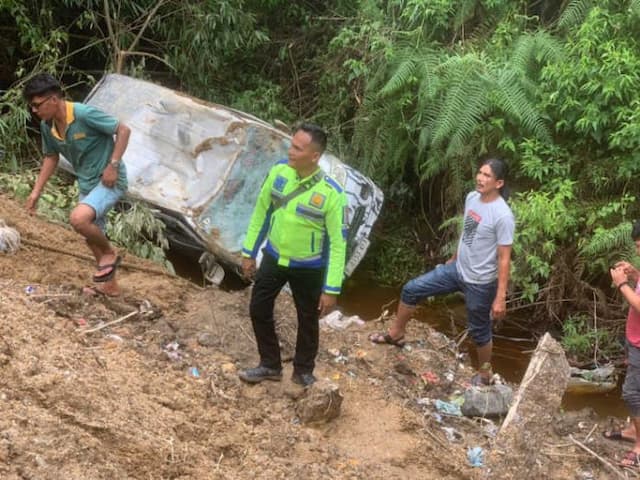 penyebab_ambulans_masuk_jurang_di_samosir_sopir_diduga_ngantuk