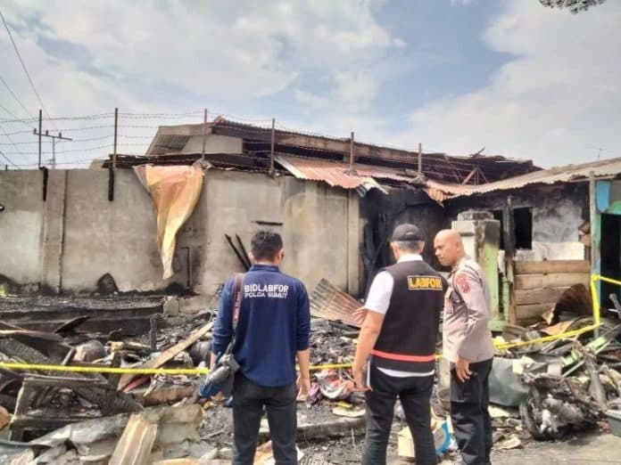 penyebab_kebakaran_rumah_wartawan_karo_akibat_bensin_praktisi_hukum_pernyataan_poldasu_prematur