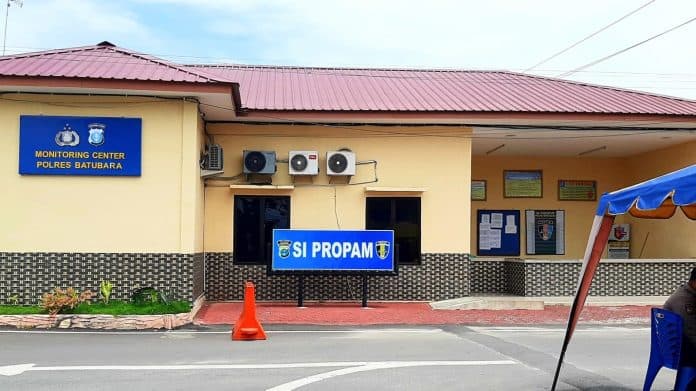 peras_tersangka_narkoba_tiga_oknum_polres_batu_bara_akan_jalani_sidang_kkep