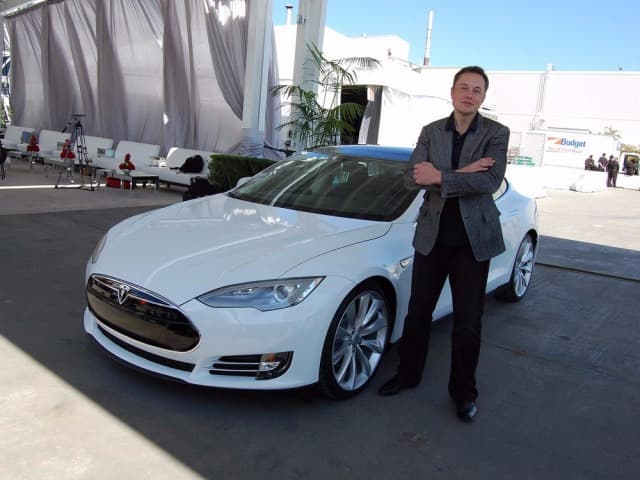 perasaan_buruk_dan_ancaman_resesi_ekonomi_global_elon_musk_berencana_phk_karyawan_tesla