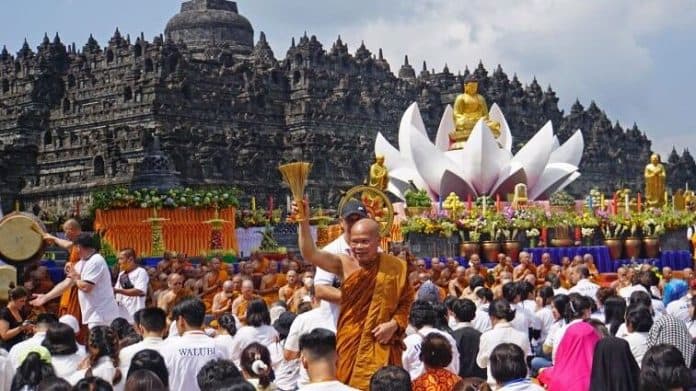 perayaan_waisak_2023_di_borobudur_beri_dampak_ekonomi_positif