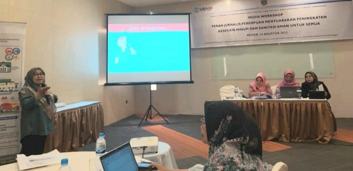 perempuan_berperan_penting_dalam_menyuarakan_air_minum_dan_sanitasi_aman