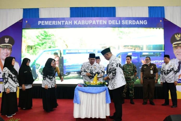 peringatan_hari_guru_dan_hut_ke_77_pgri_bupati_deli_serdang_inovasi_hal_yang_tidak_bisa_ditawar_lagi