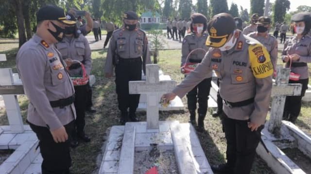peringati_hari_bhayangkara_ke_74_polres_siantar_simalungun_ziarah_ke_tmp