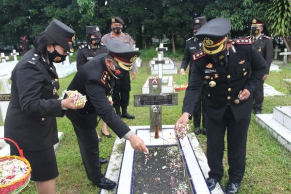 peringati_hari_jadi_bhayangkara_ke_75_kapolres_siantar_berharap_wabah_corona_segera_berakhir